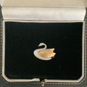 Vintage Avon Gold tone & White lucite Swan Brooch